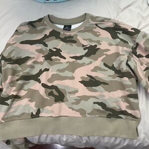 Nike camo cropped sweatshirt